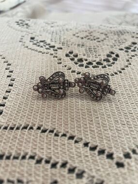 Avon silver harp clip on earrings early 90’s